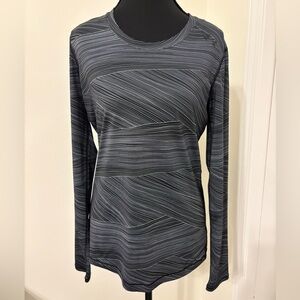 Under Armour Women's Long Sleeve gray Activewear Top - Size Small